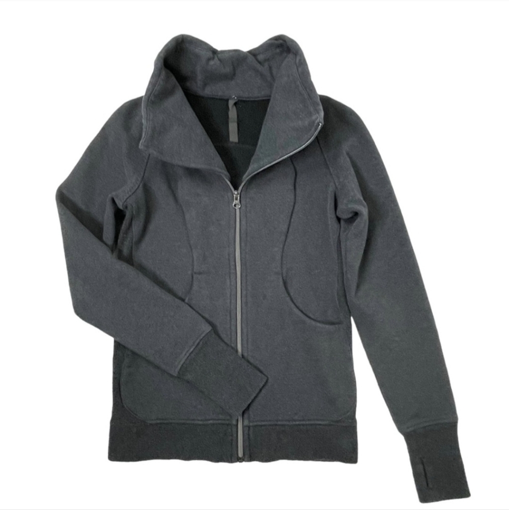Lululemon cosy cuddle up jacket. Heather gray size 4.